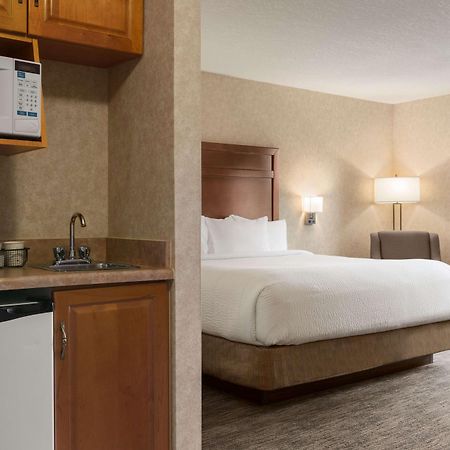 Days Inn & Suites By Wyndham Brooks Kültér fotó