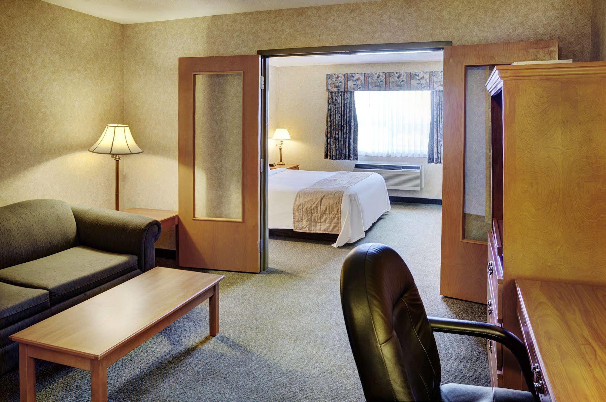Days Inn & Suites By Wyndham Brooks Kültér fotó